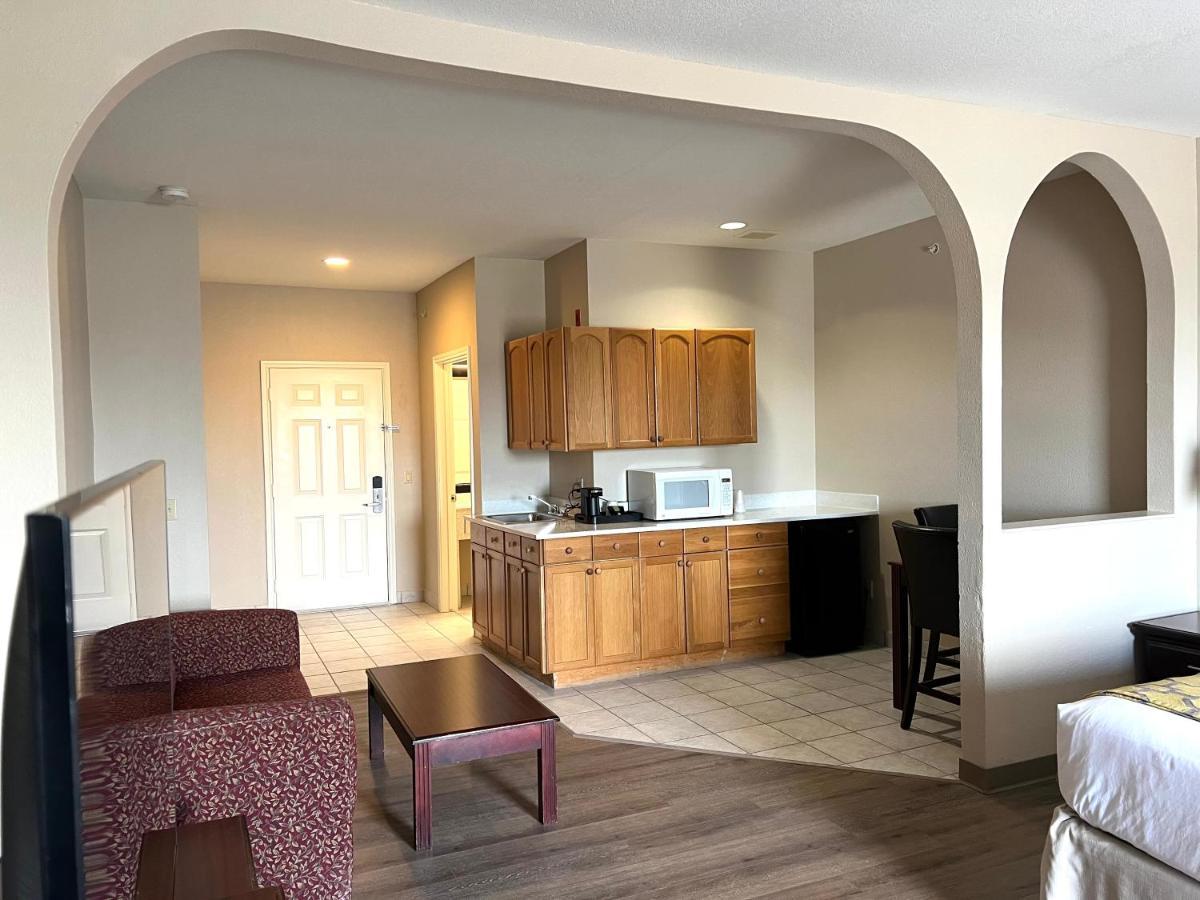 Baymont By Wyndham Houston Brookhollow Exterior foto