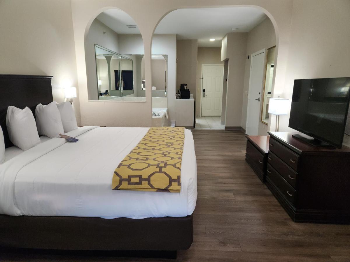 Baymont By Wyndham Houston Brookhollow Exterior foto