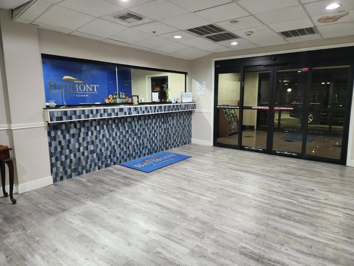 Baymont By Wyndham Houston Brookhollow Exterior foto