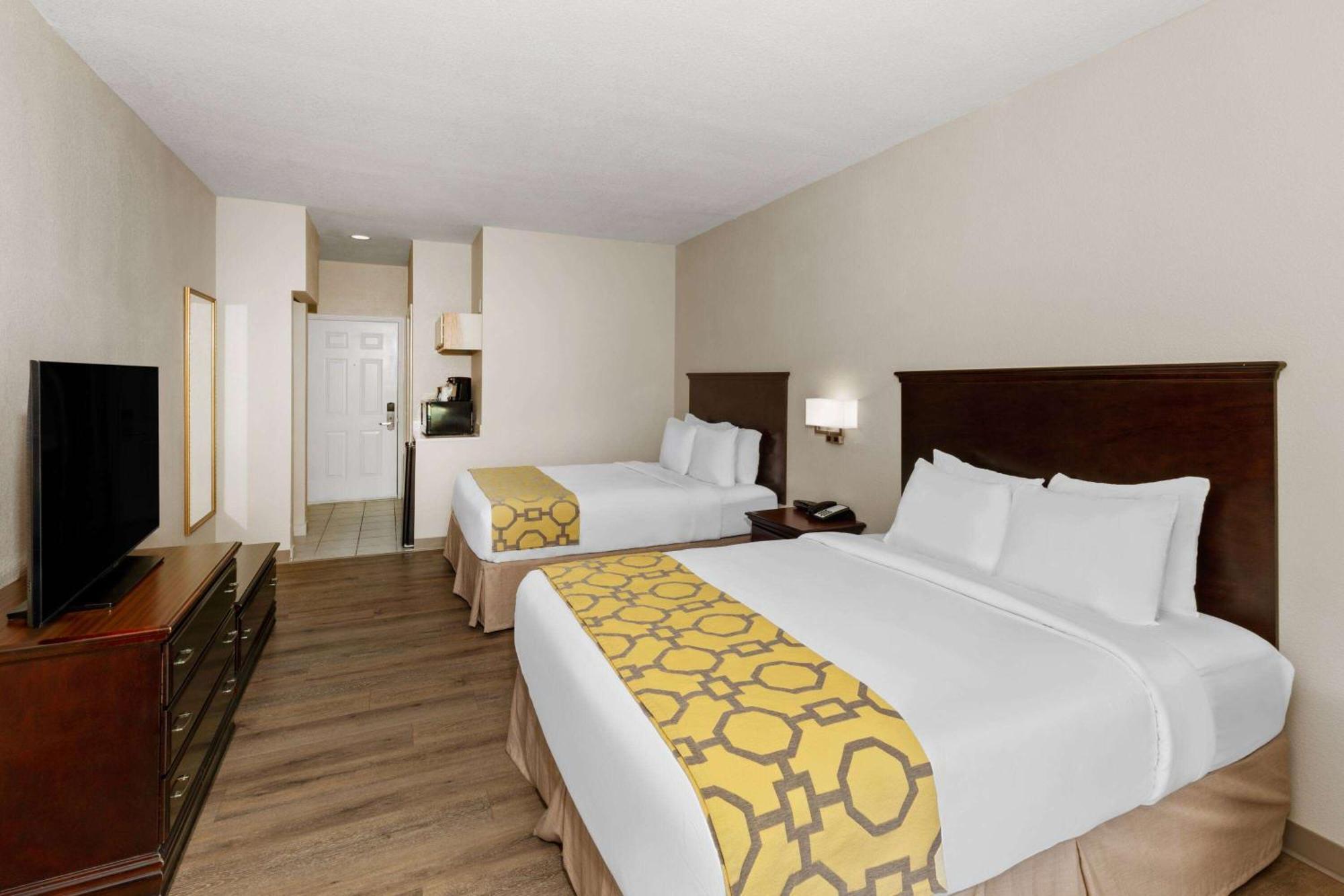 Baymont By Wyndham Houston Brookhollow Exterior foto