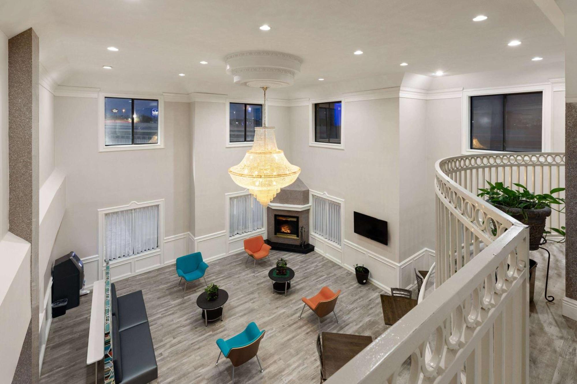 Baymont By Wyndham Houston Brookhollow Exterior foto