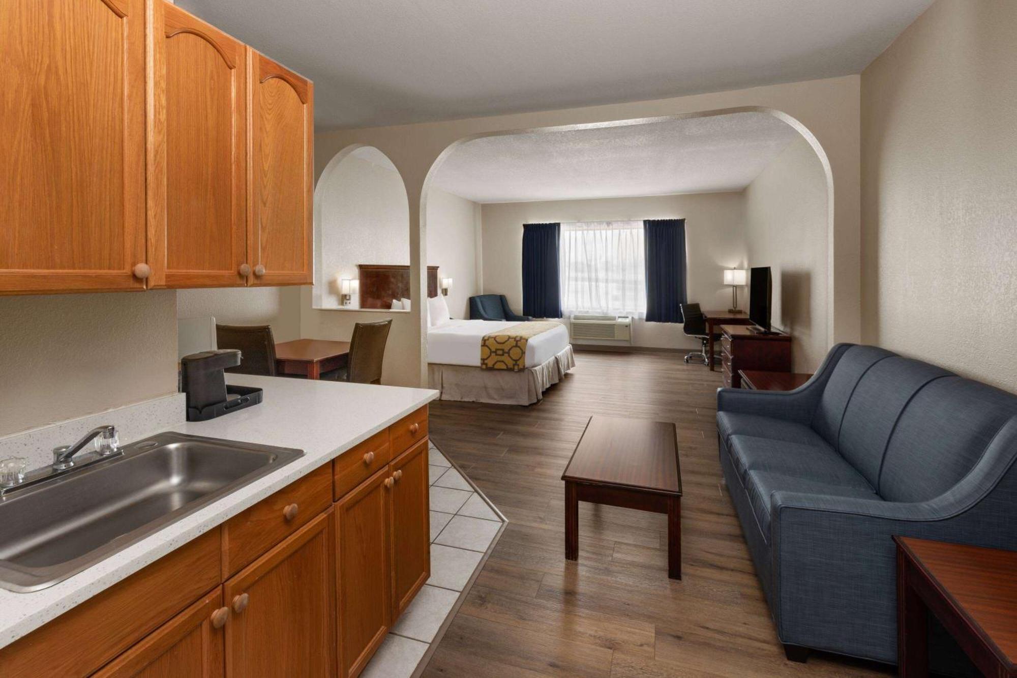 Baymont By Wyndham Houston Brookhollow Exterior foto