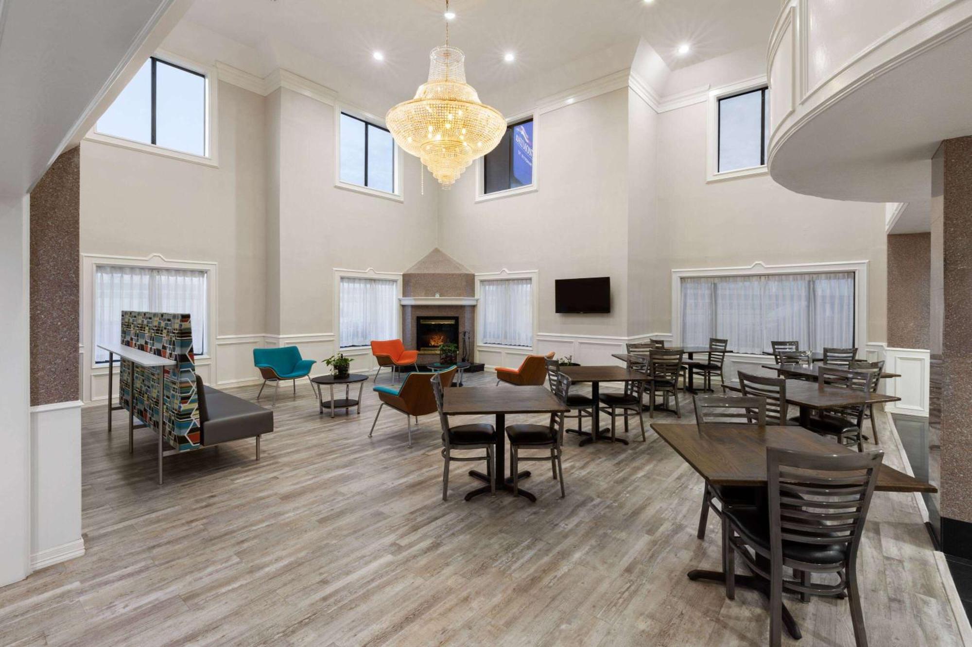 Baymont By Wyndham Houston Brookhollow Exterior foto
